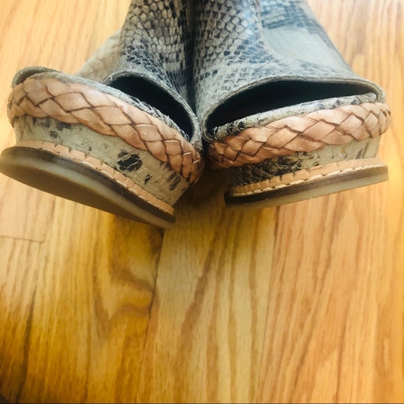 Leopard Platform Wedge Sandals - Picture 3 of 6